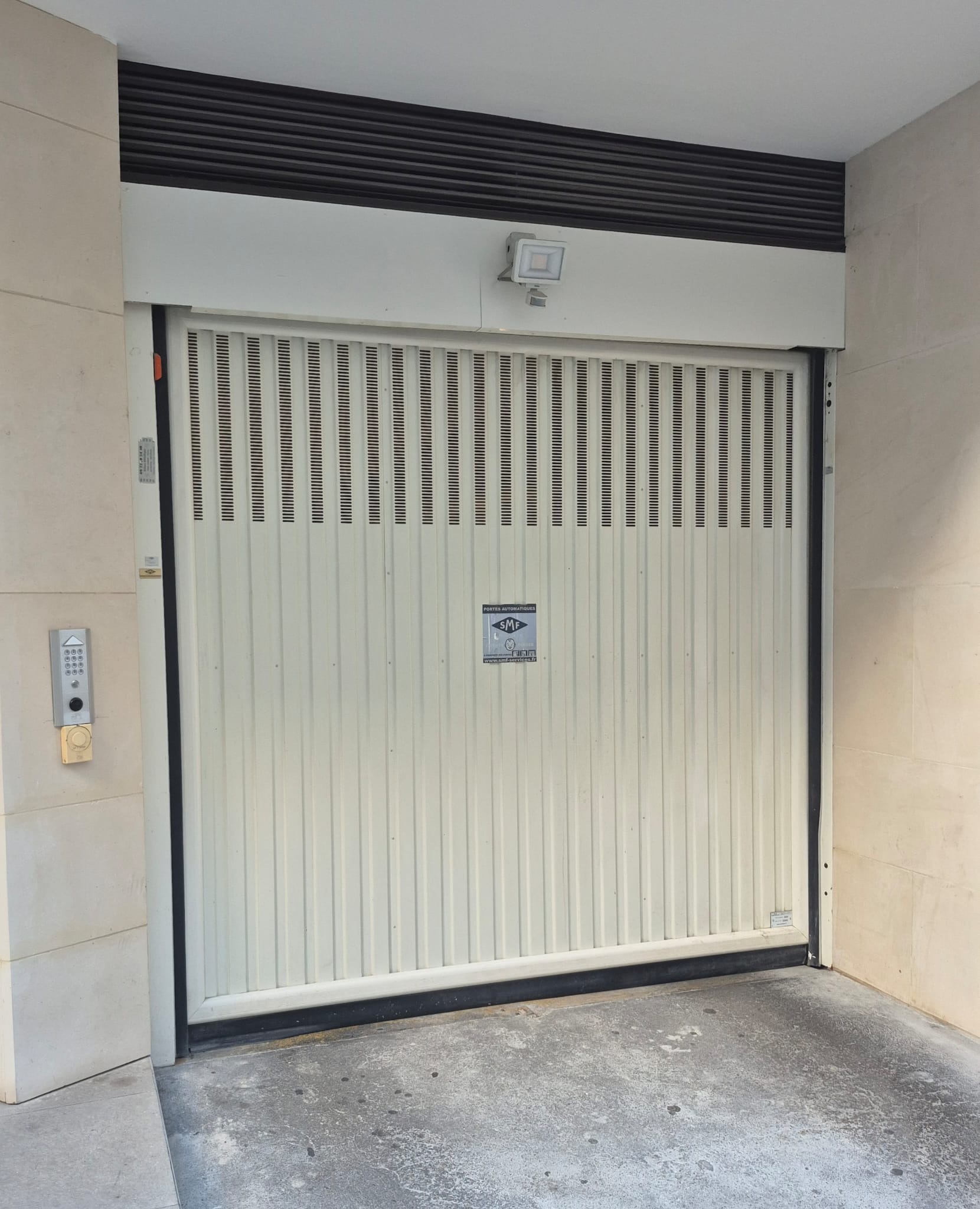 Porte automatique sécurisée